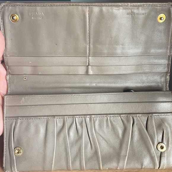 Prada wallet - Picture 4 of 16